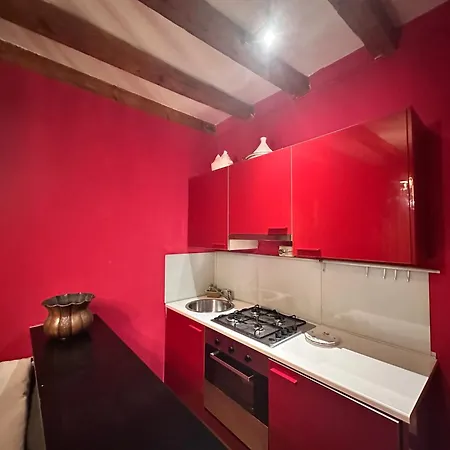 La Vie En Rouge - Porta Venezia Apartment