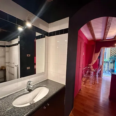 Apartment La Vie En Rouge - Porta Venezia *