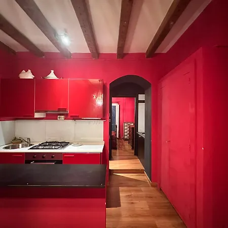 La Vie En Rouge - Porta Venezia Milan